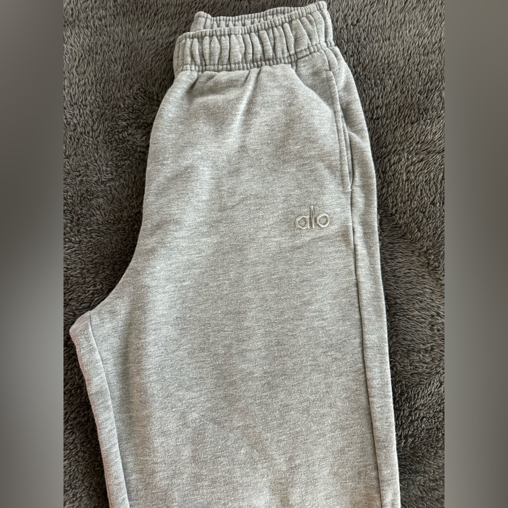 Alo Yoga accolades sweatpants